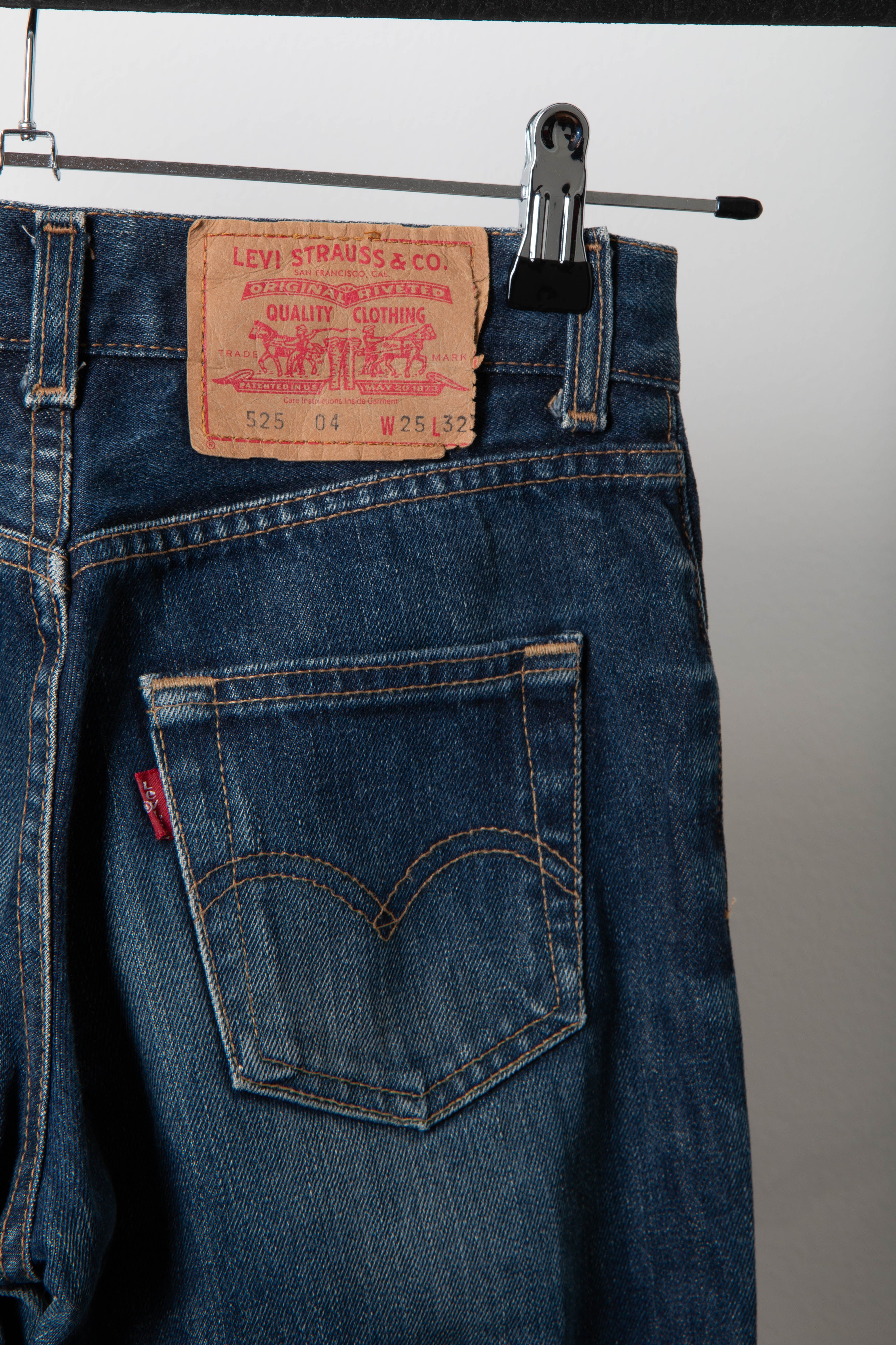 Levis 32 clearance 32